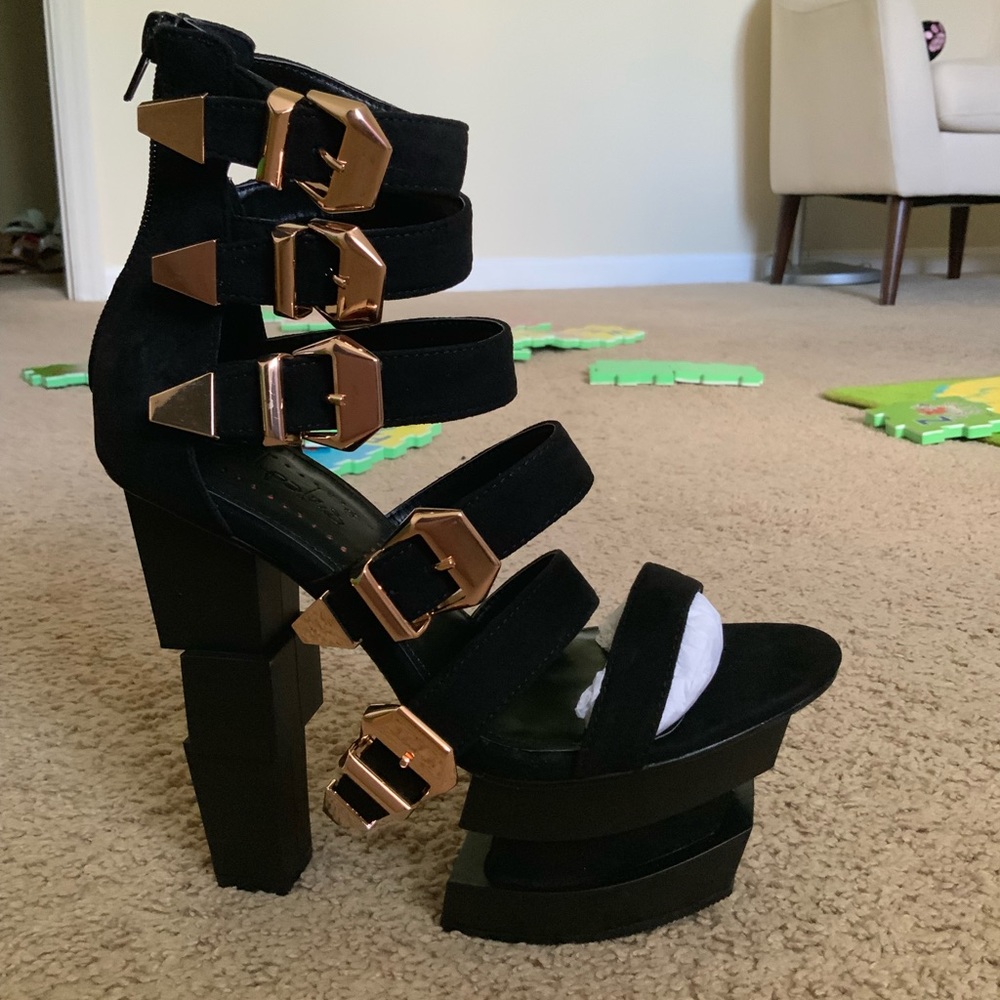 Bat woman block high heels